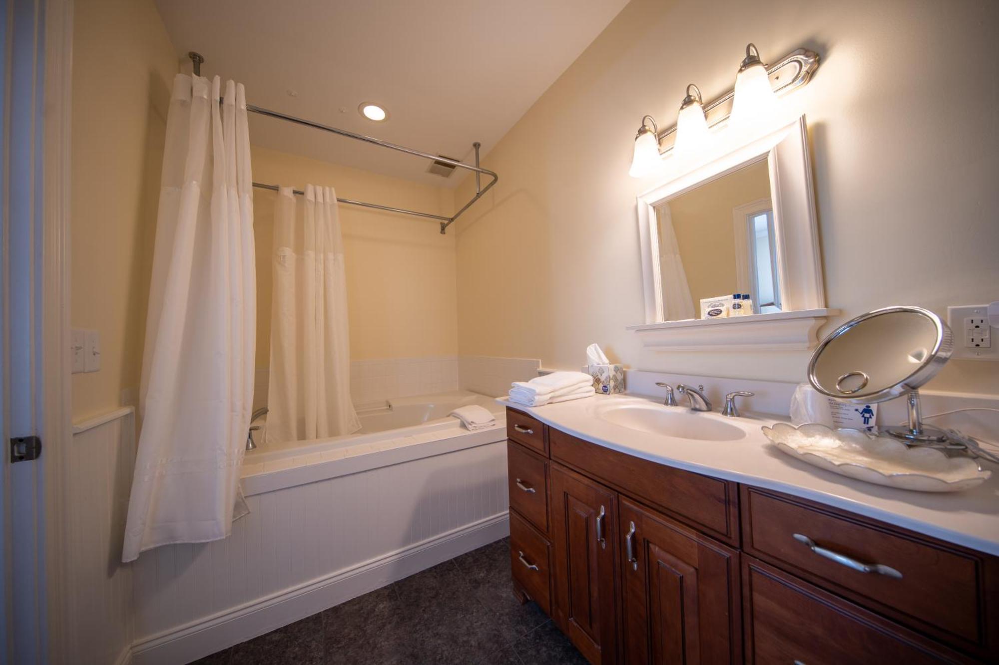 The Edenton Collection-The Granville Queen Inn Номер фото